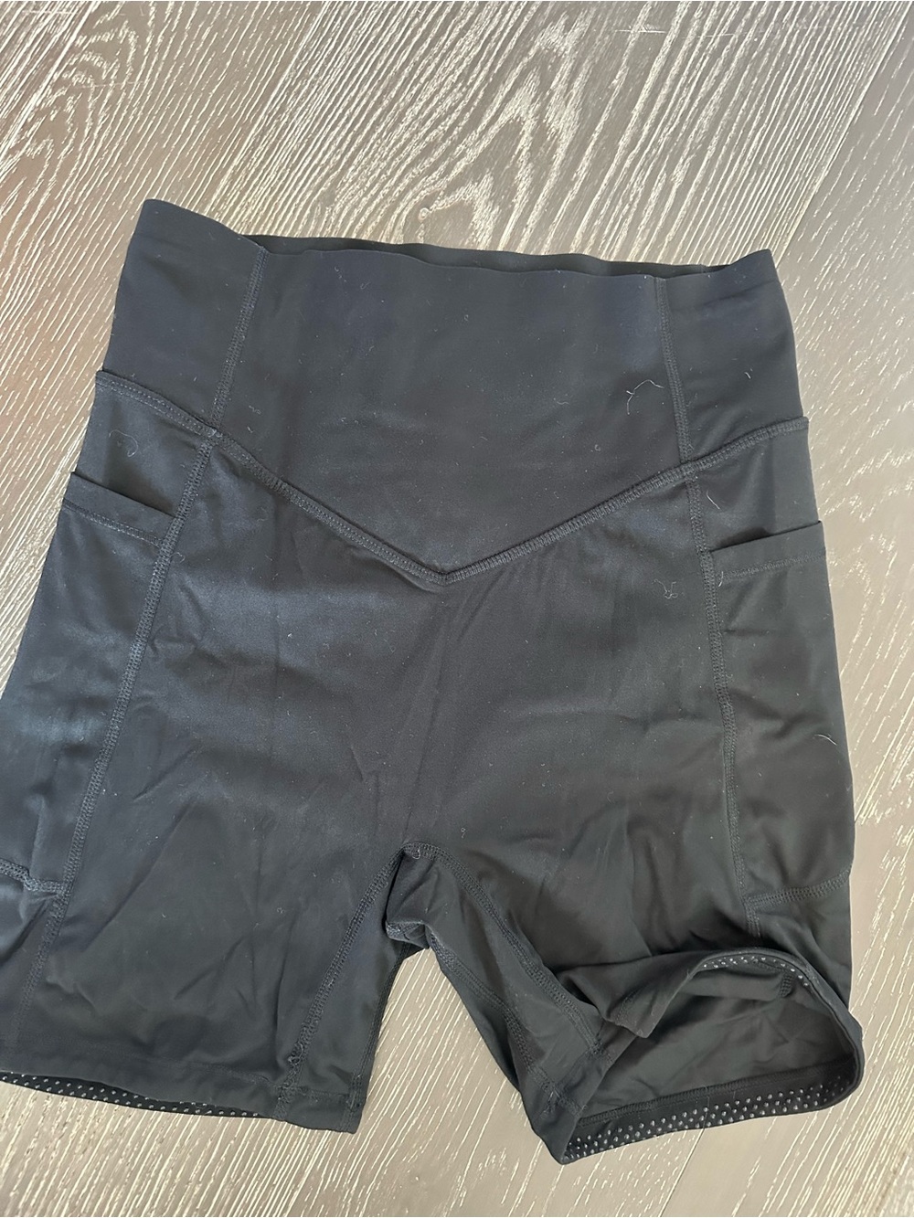 High-Rise Black Athletic Bike Shorts with Side Pockets